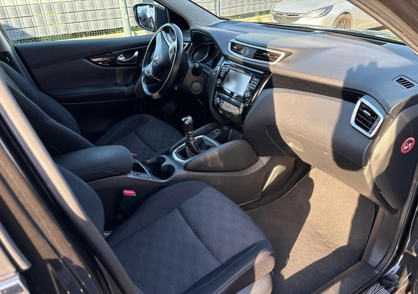 Nissan Qashqai cena 78000 przebieg: 125000, rok produkcji 2017 z Knurów małe 106